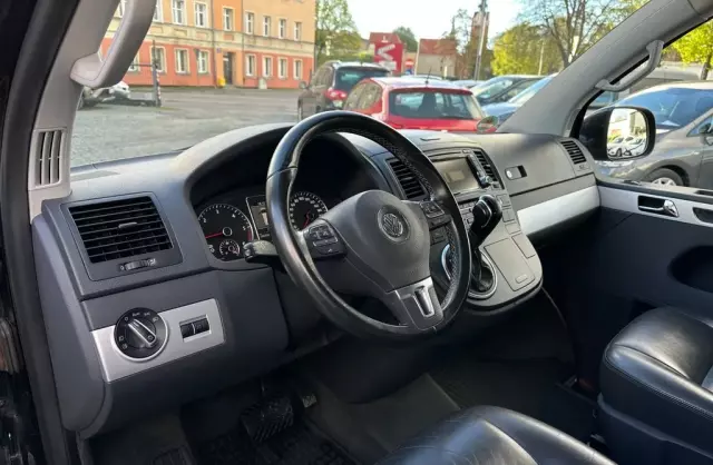 VOLKSWAGEN Multivan 