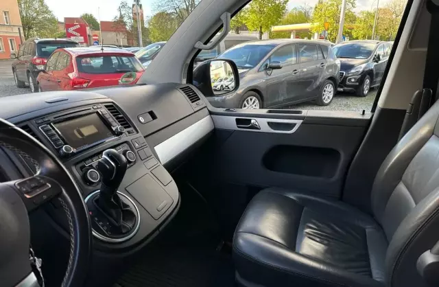 VOLKSWAGEN Multivan 