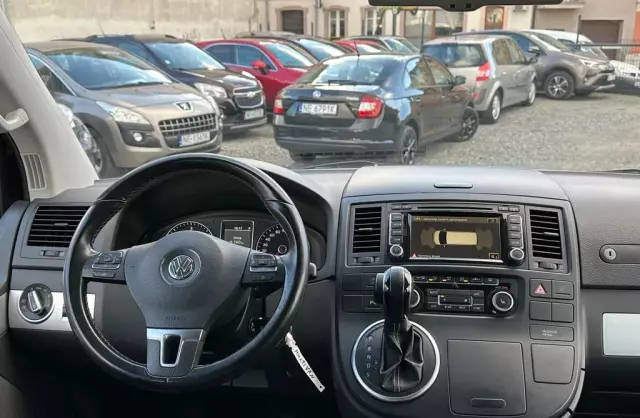 VOLKSWAGEN Multivan 