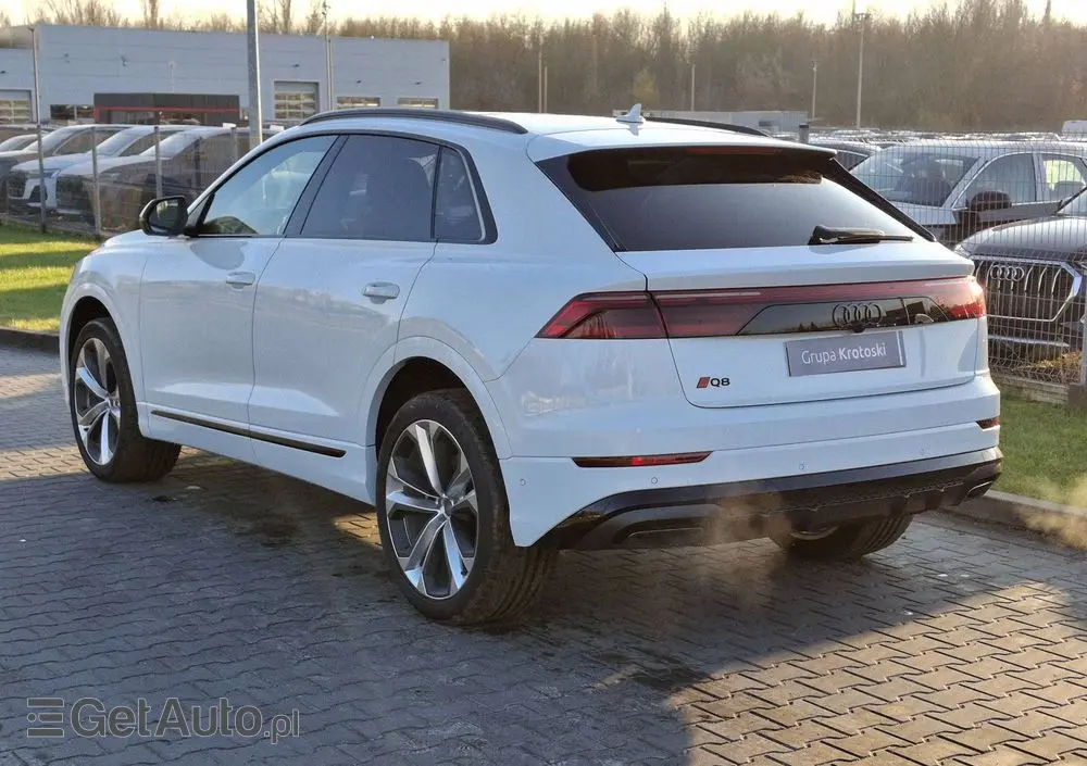 AUDI Q8 