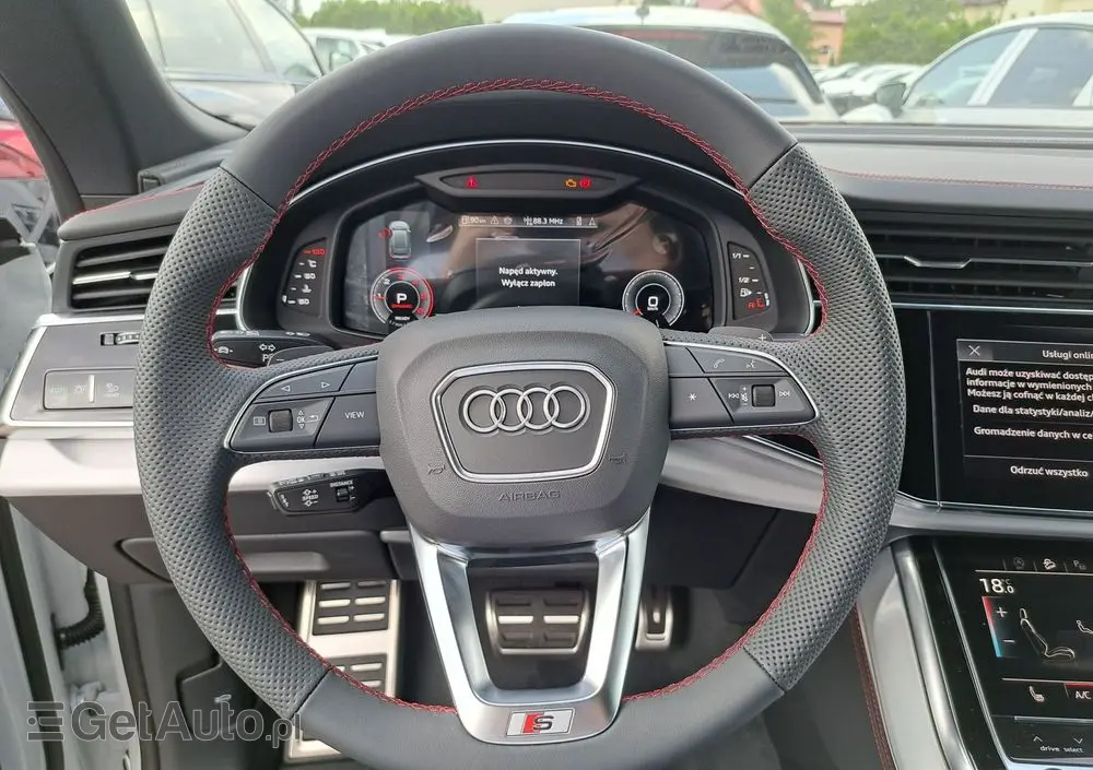 AUDI Q8 