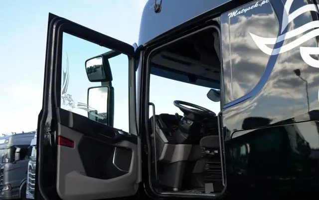 SCANIA S 500 / RETARDER / KLIMA POSTOJOWA / CAŁA NA PODUSZKACH / OPONY 100% 