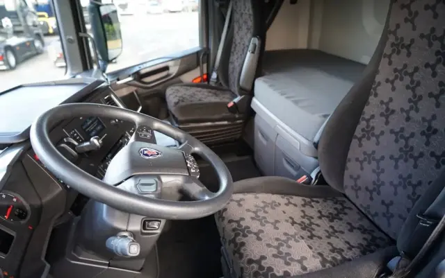 SCANIA S 500 / RETARDER / KLIMA POSTOJOWA / CAŁA NA PODUSZKACH / OPONY 100% 