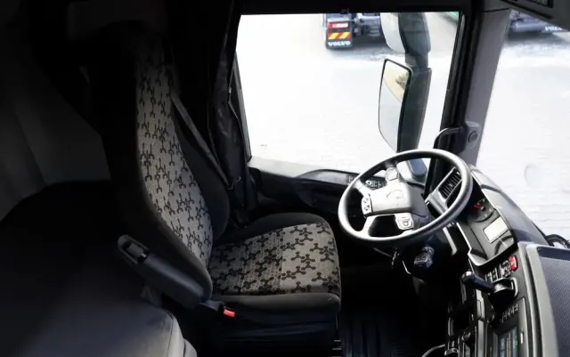 SCANIA S 500 / RETARDER / KLIMA POSTOJOWA / CAŁA NA PODUSZKACH / OPONY 100% 