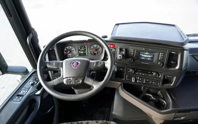 SCANIA S 500 / RETARDER / KLIMA POSTOJOWA / CAŁA NA PODUSZKACH / OPONY 100% 