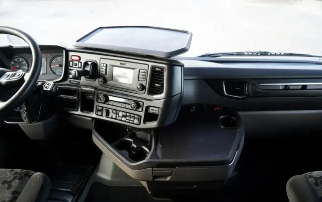 SCANIA S 500 / RETARDER / KLIMA POSTOJOWA / CAŁA NA PODUSZKACH / OPONY 100% 