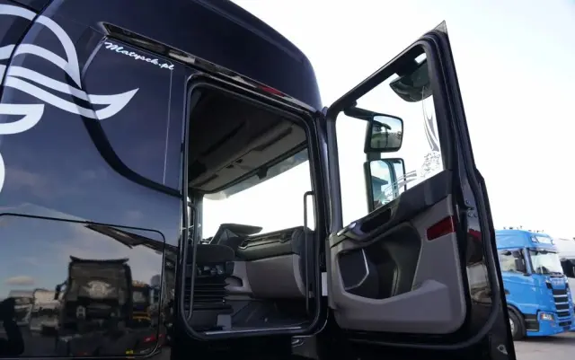 SCANIA S 500 / RETARDER / KLIMA POSTOJOWA / CAŁA NA PODUSZKACH / OPONY 100% 