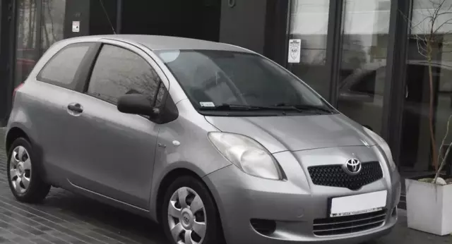 TOYOTA Yaris 