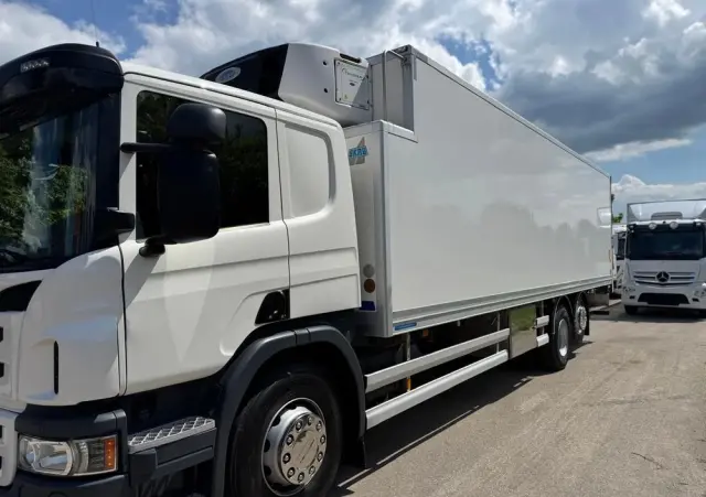SCANIA Scania P 450 / CHŁODNIA + WINDA / 23 PALETY / EURO6 / OŚ SKRĘTNA / CARRIER/ ASO 