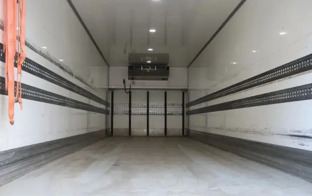 SCANIA Scania P 450 / CHŁODNIA + WINDA / 23 PALETY / EURO6 / OŚ SKRĘTNA / CARRIER/ ASO 