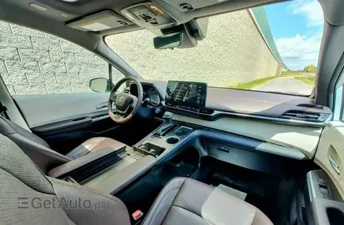 TOYOTA Sienna 
