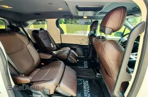 TOYOTA Sienna 