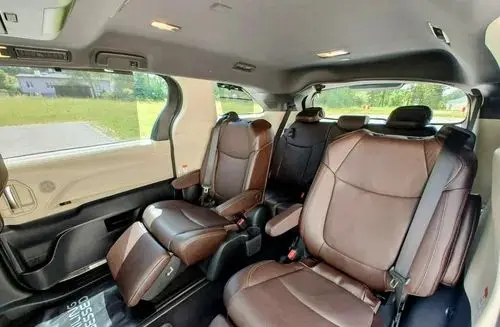 TOYOTA Sienna 
