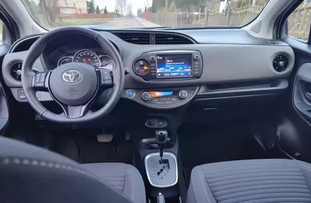 TOYOTA Yaris 