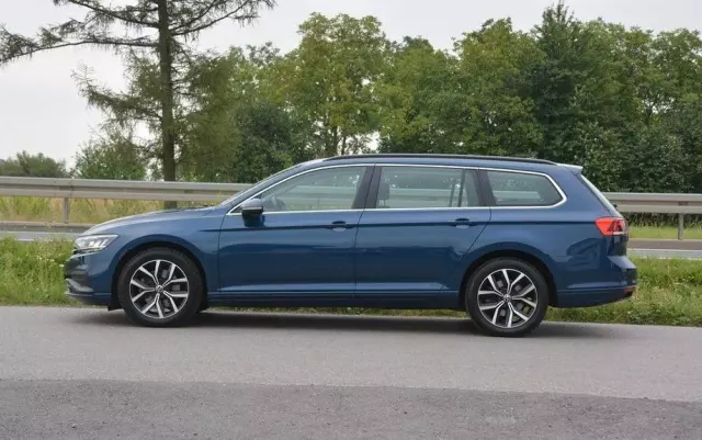 VOLKSWAGEN Passat 