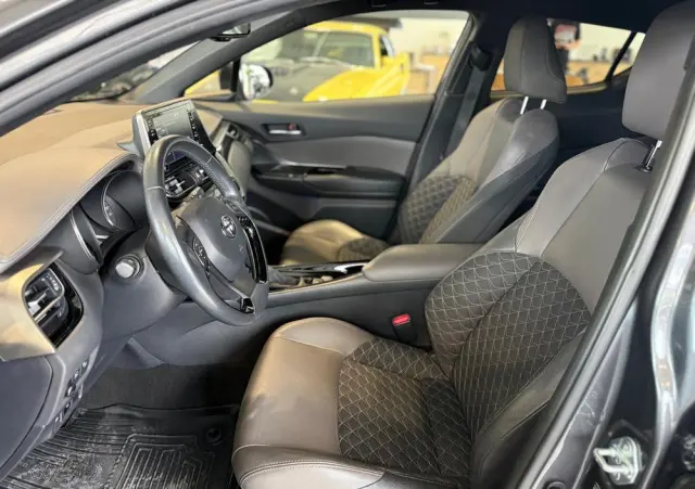 TOYOTA C-HR 2.0 Hybrid Executive