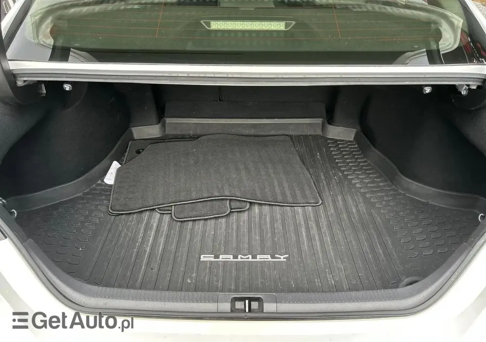 TOYOTA Camry 2.5 Hybrid Comfort CVT