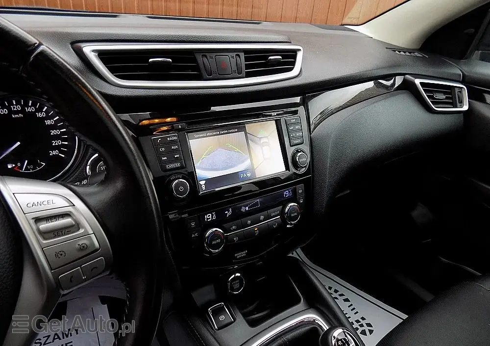 NISSAN Qashqai 1.2 DIG-T N-Connecta