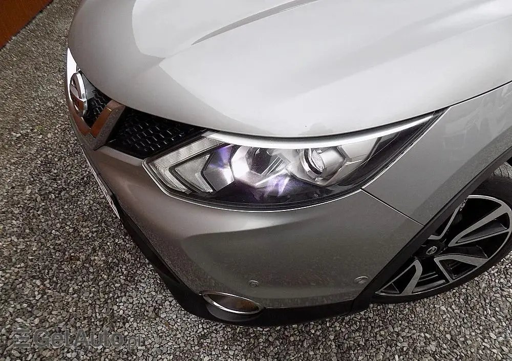 NISSAN Qashqai 1.2 DIG-T N-Connecta