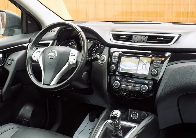 NISSAN Qashqai 1.2 DIG-T N-Connecta