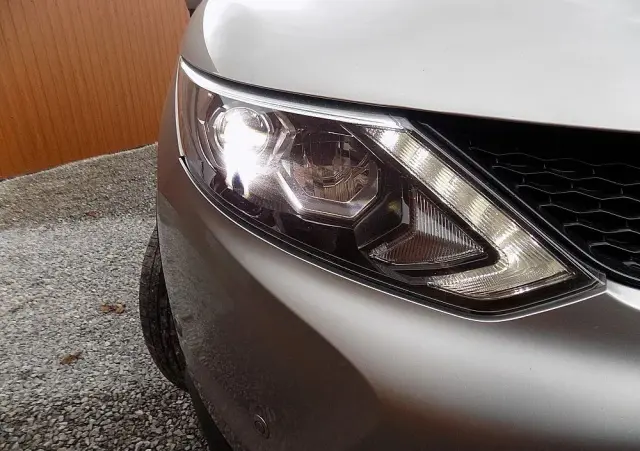 NISSAN Qashqai 1.2 DIG-T N-Connecta