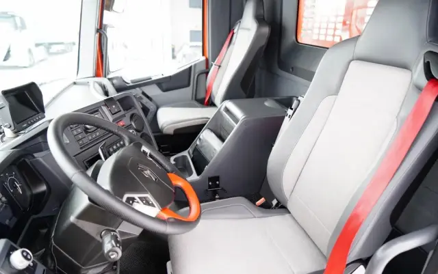 RENAULT C 430 / 6x4 / SKRZYNIOWY 6,2 M + HDS HIAB X-DUO 188 / WYSÓW 15 M / STEROWANIE RADIOWE / WIDŁY / ROTATOR 