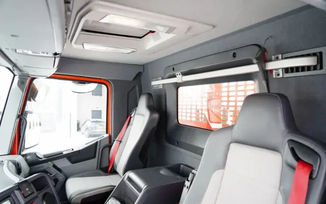 RENAULT C 430 / 6x4 / SKRZYNIOWY 6,2 M + HDS HIAB X-DUO 188 / WYSÓW 15 M / STEROWANIE RADIOWE / WIDŁY / ROTATOR 