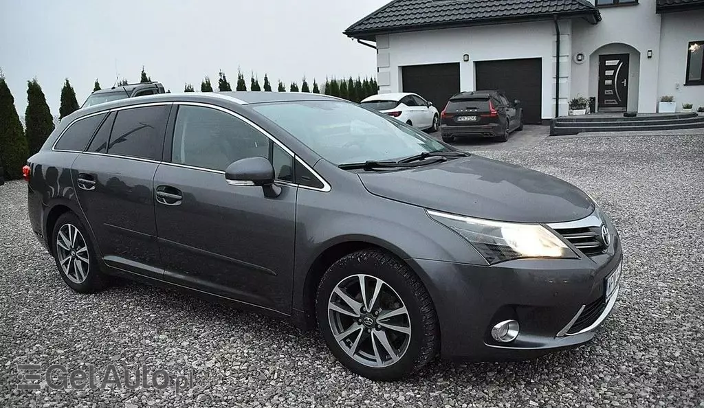TOYOTA Avensis 2.0 D-4D (124 KM)