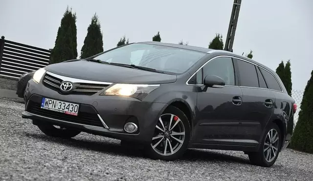 TOYOTA Avensis 2.0 D-4D (124 KM)