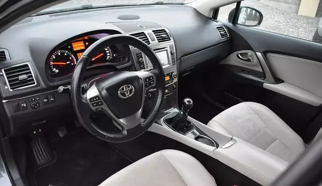 TOYOTA Avensis 2.0 D-4D (124 KM)