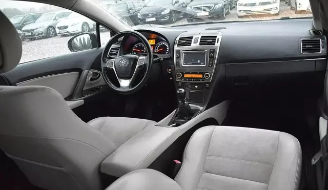 TOYOTA Avensis 2.0 D-4D (124 KM)