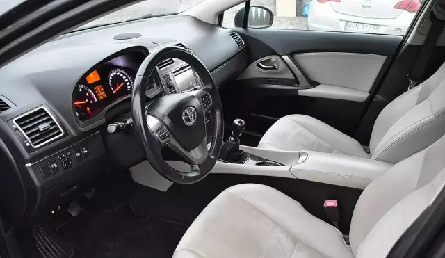 TOYOTA Avensis 2.0 D-4D (124 KM)
