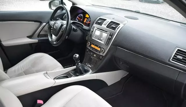 TOYOTA Avensis 2.0 D-4D (124 KM)