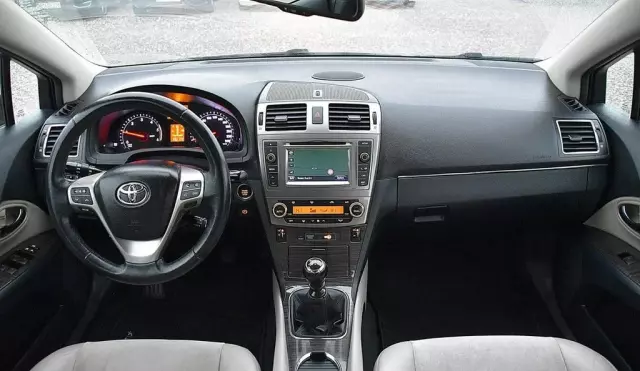 TOYOTA Avensis 2.0 D-4D (124 KM)