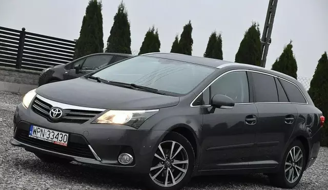 TOYOTA Avensis 2.0 D-4D (124 KM)