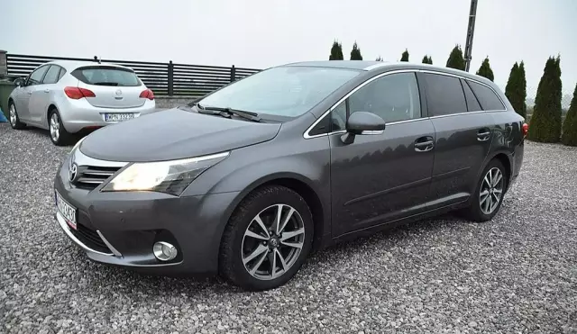 TOYOTA Avensis 2.0 D-4D (124 KM)