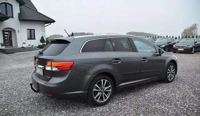 TOYOTA Avensis 2.0 D-4D (124 KM)