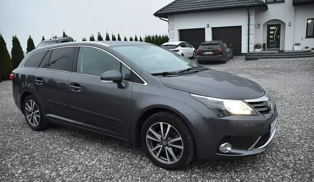 TOYOTA Avensis 2.0 D-4D (124 KM)