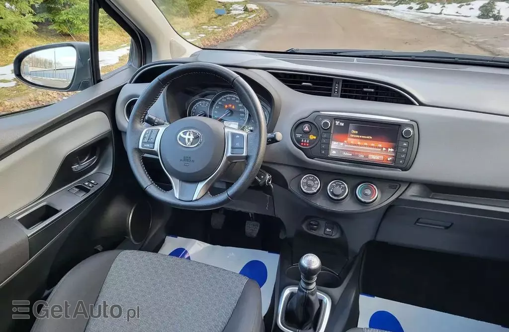 TOYOTA Yaris 