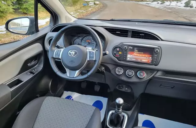 TOYOTA Yaris 