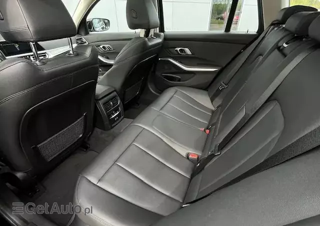 BMW Seria 3 318d Sport Line