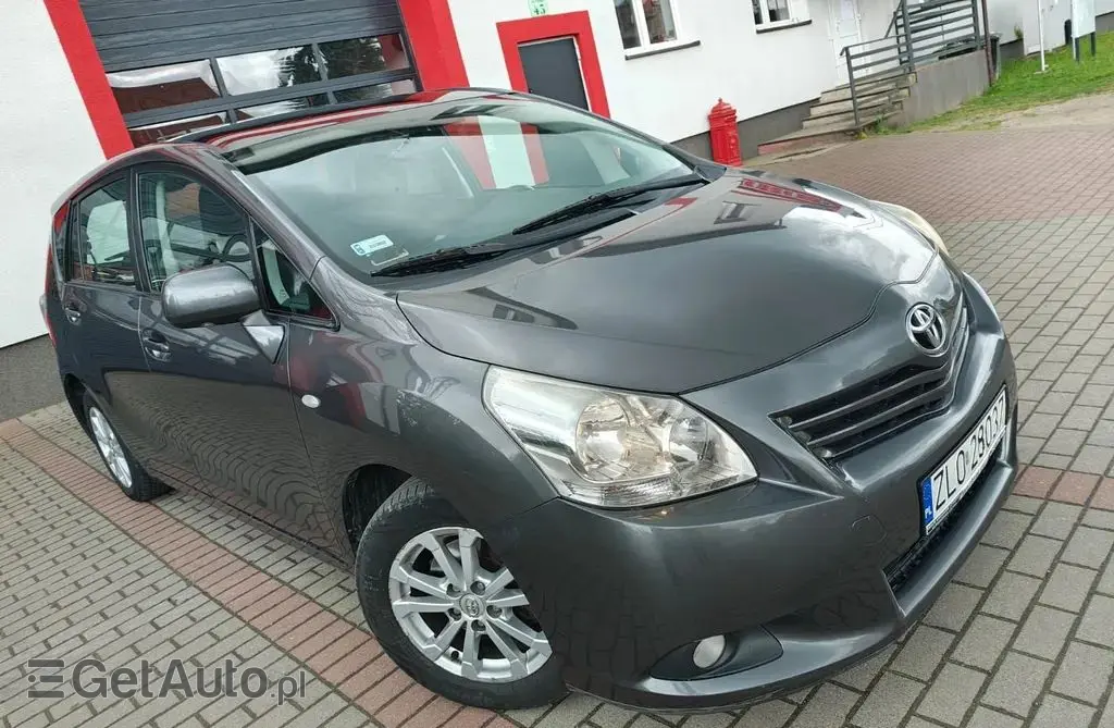 TOYOTA Verso 