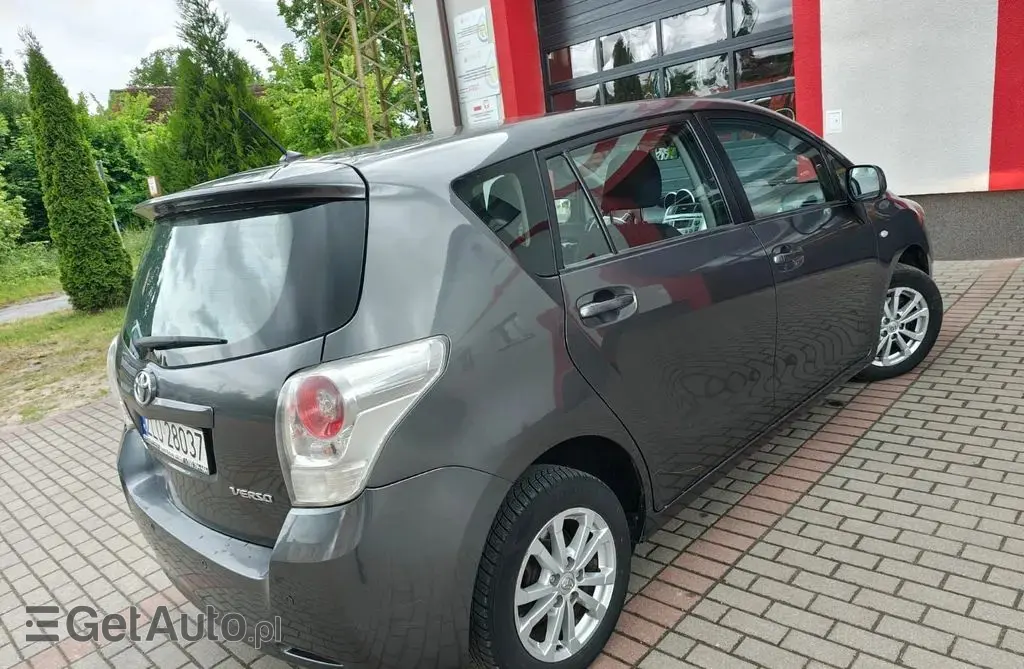 TOYOTA Verso 