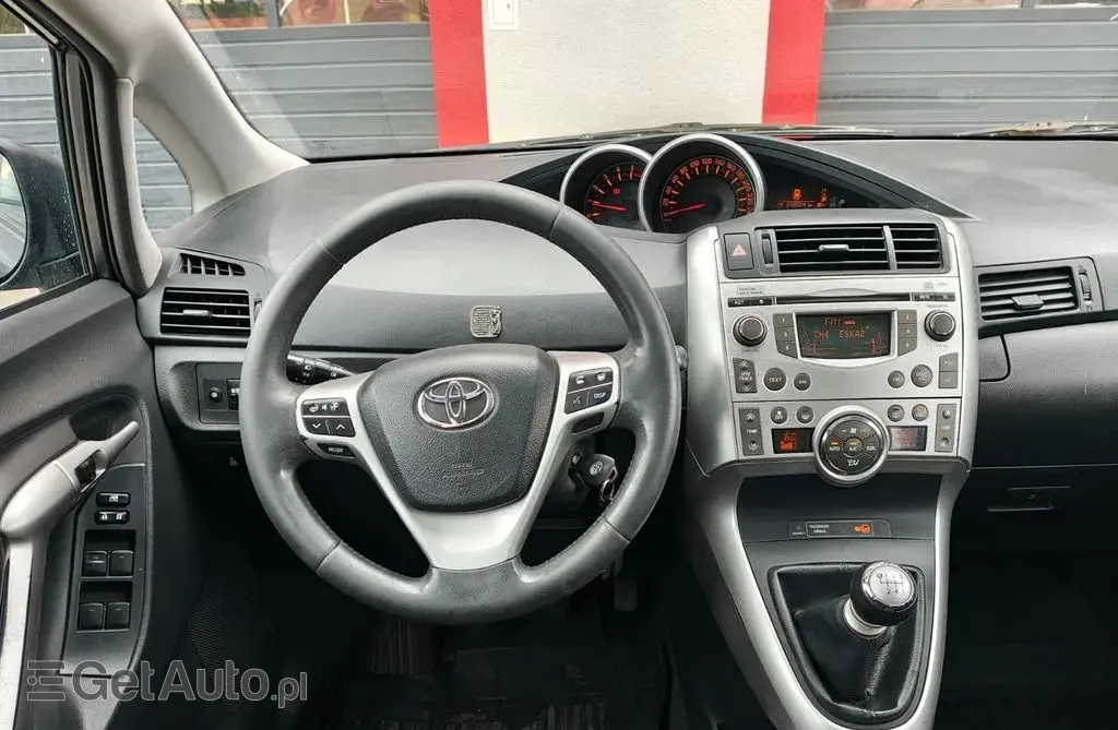 TOYOTA Verso 