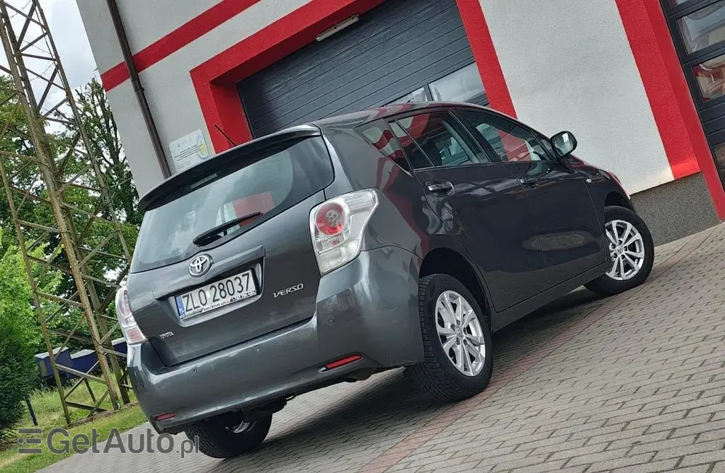 TOYOTA Verso 