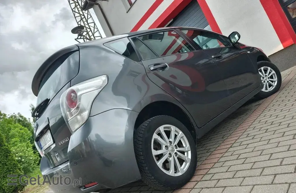 TOYOTA Verso 