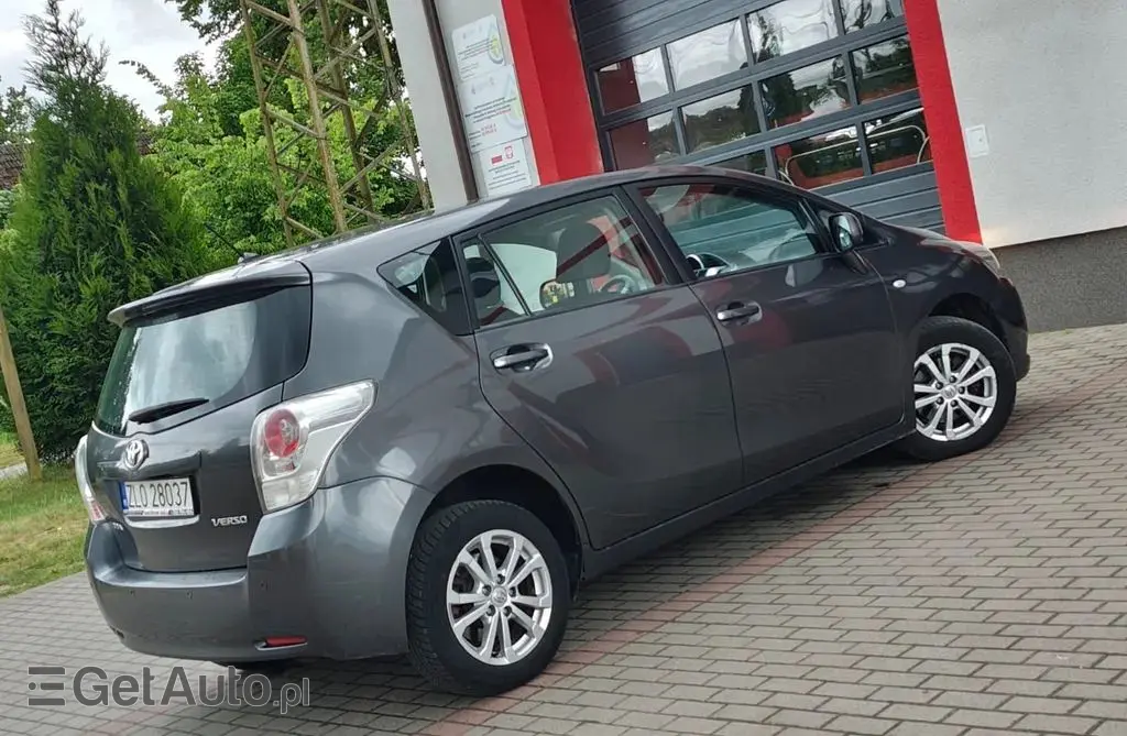 TOYOTA Verso 