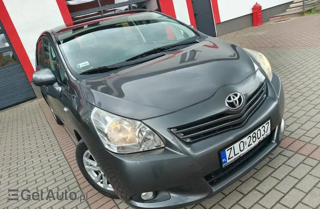 TOYOTA Verso 