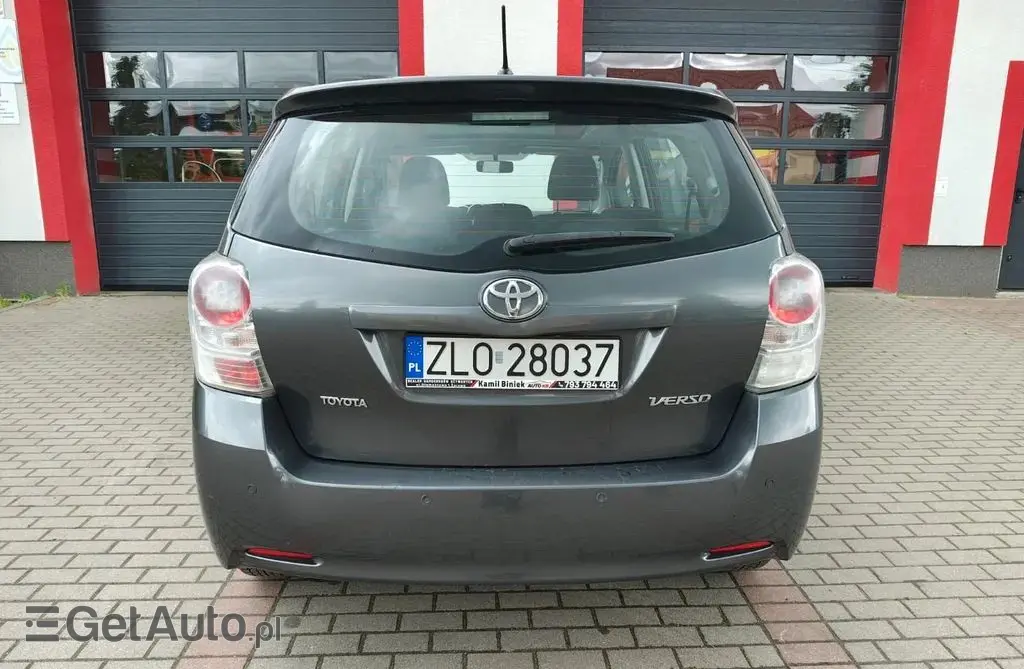 TOYOTA Verso 