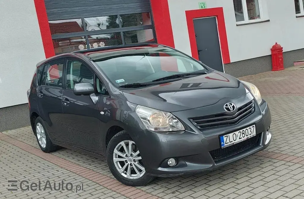 TOYOTA Verso 